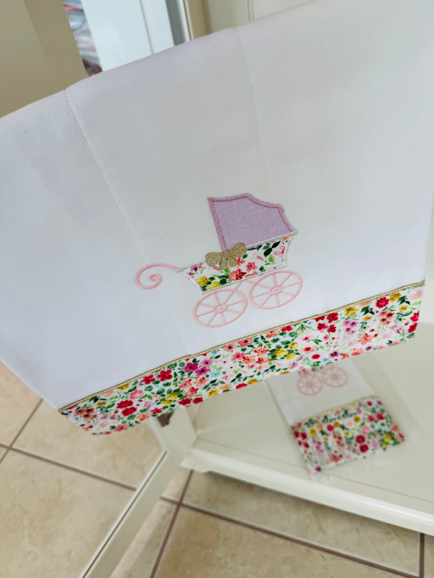 Pañito para bebé , bordado de coche Dulce Primavera