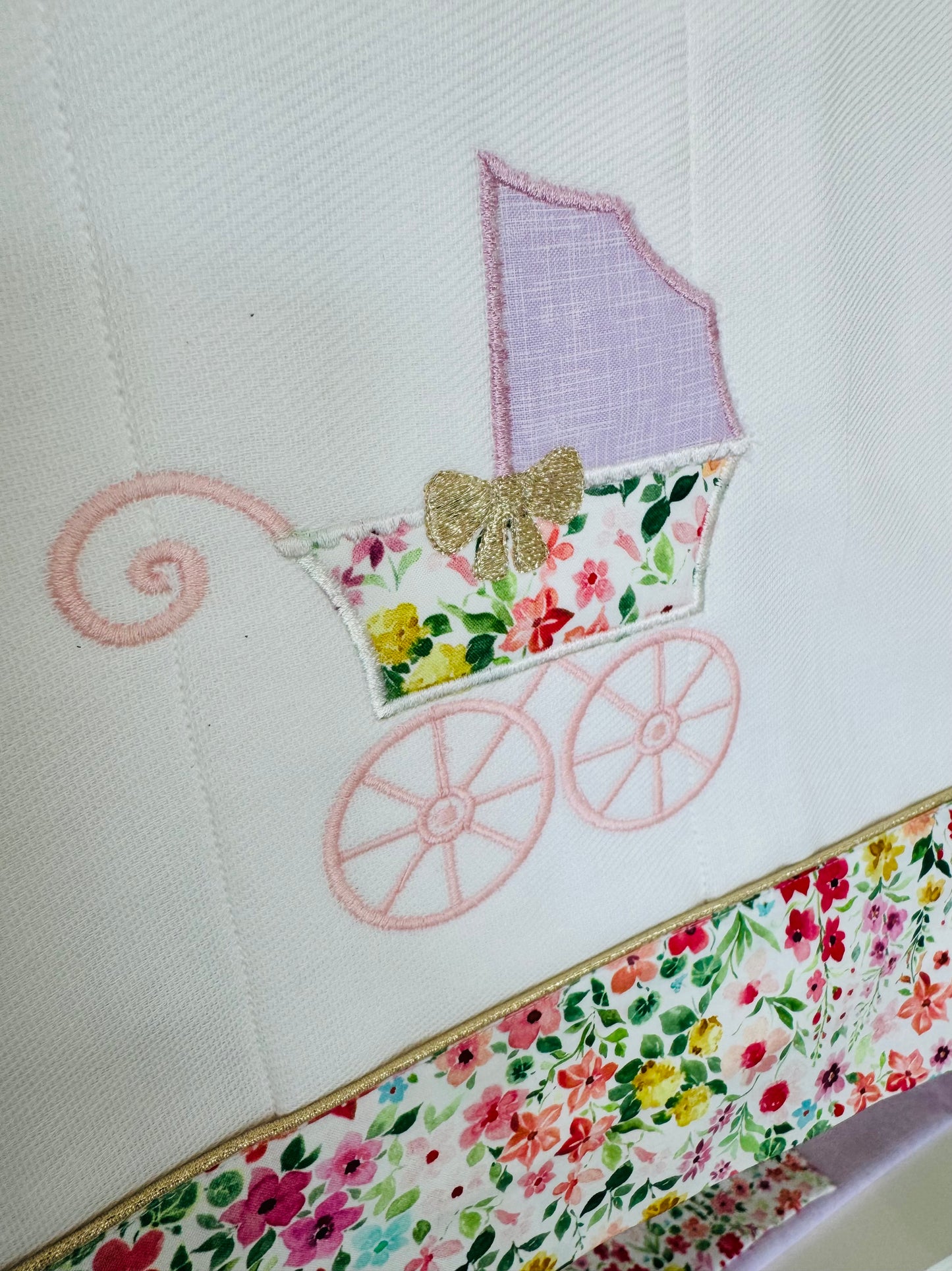 Pañito para bebé , bordado de coche Dulce Primavera