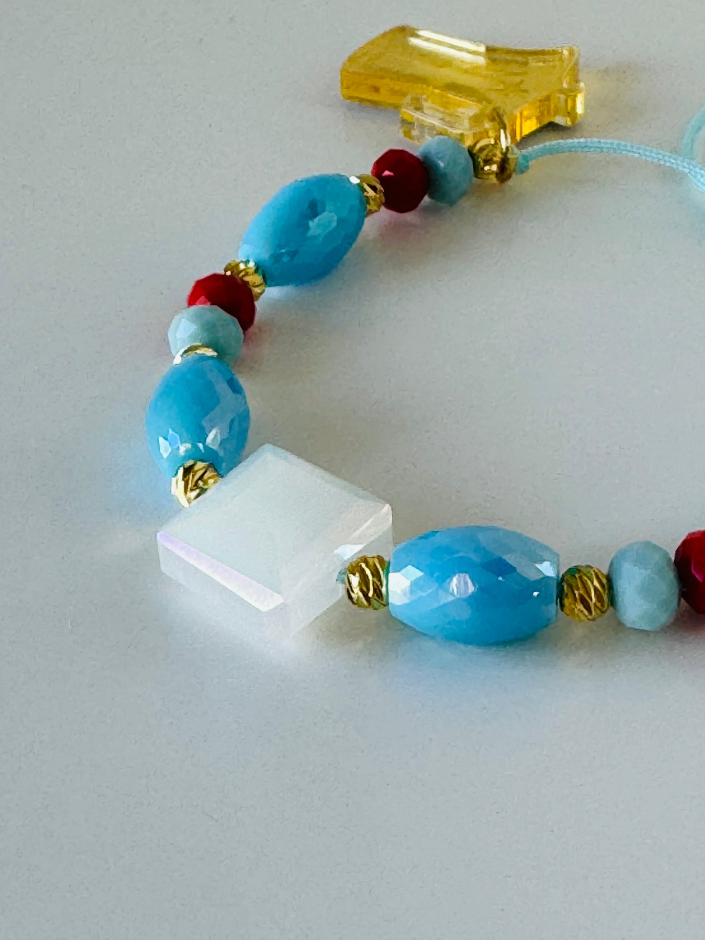 Pulsera ajustable con charm greca para café