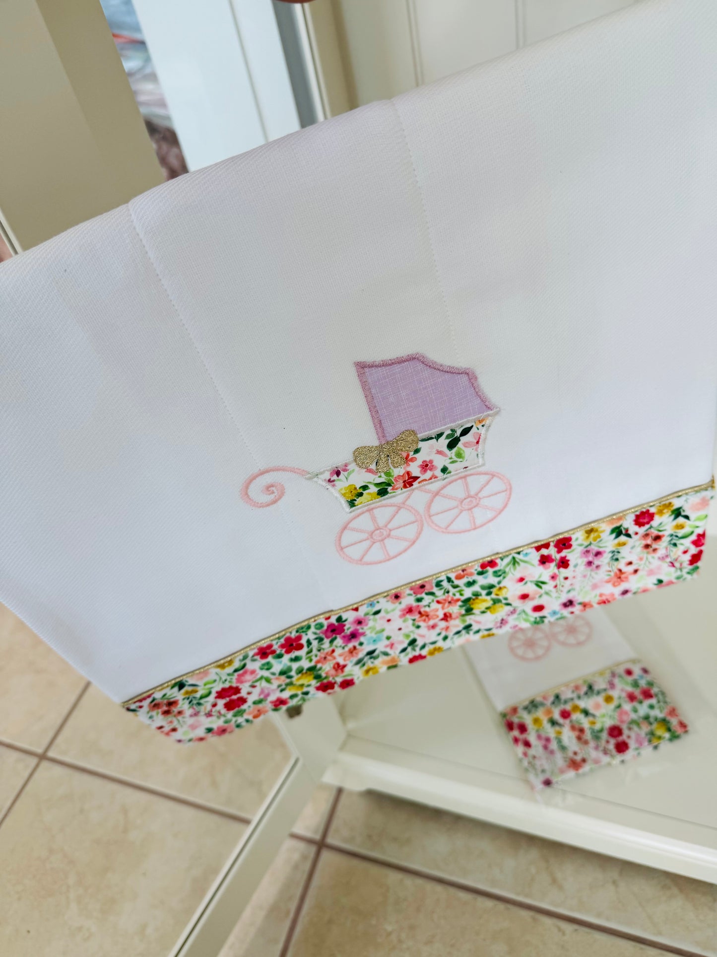 Pañito para bebé , bordado de coche Dulce Primavera