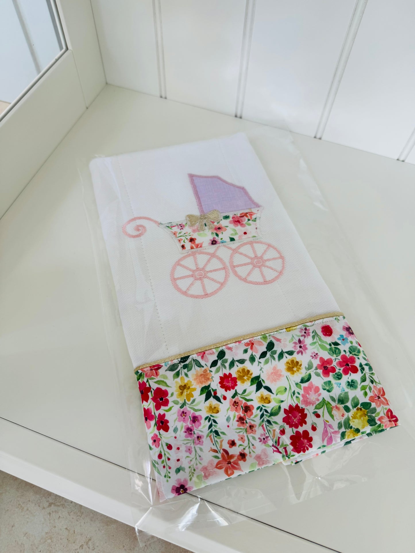 Pañito para bebé , bordado de coche Dulce Primavera