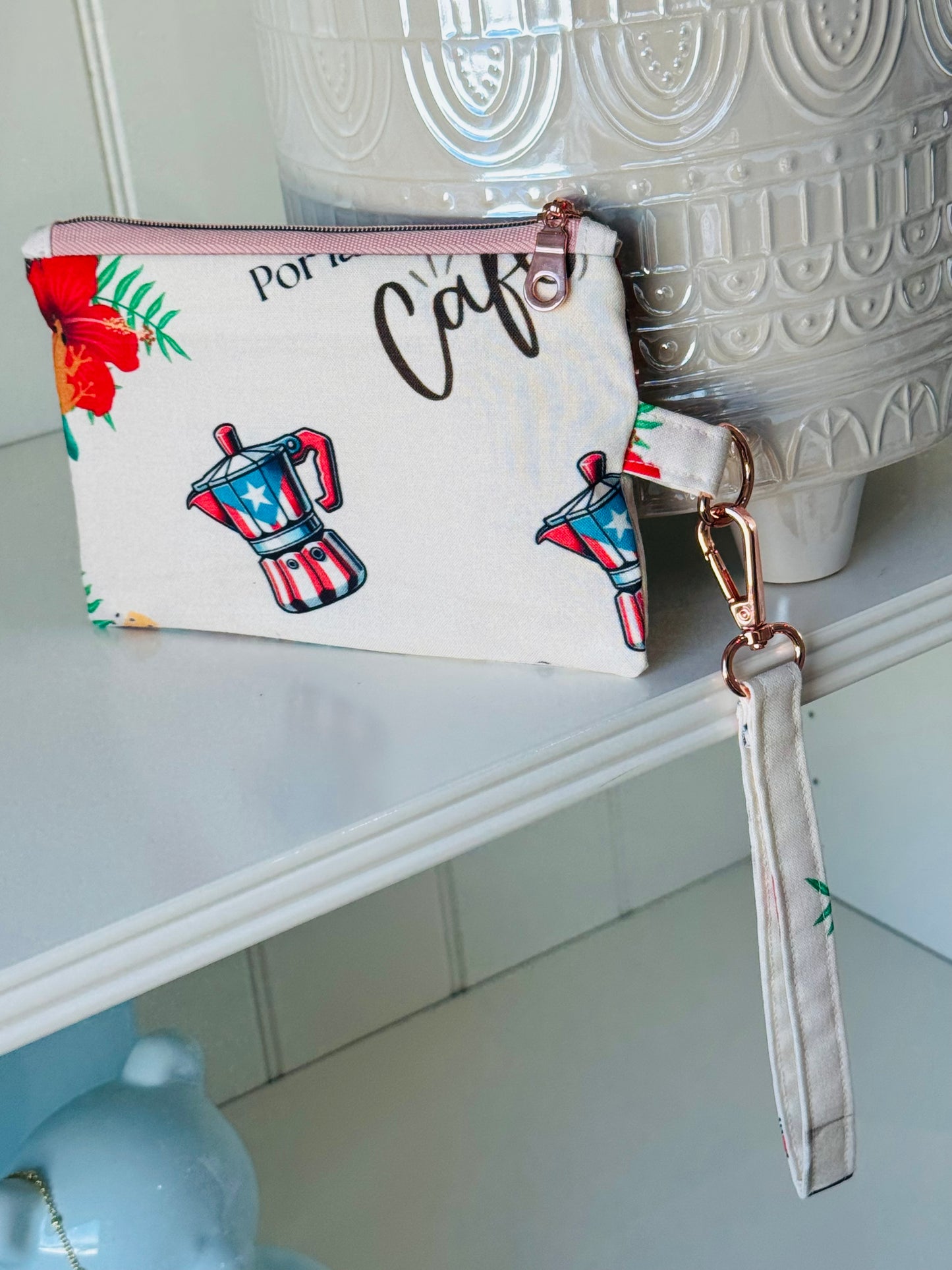 Cartera de mano , por la mañana café fondo crema